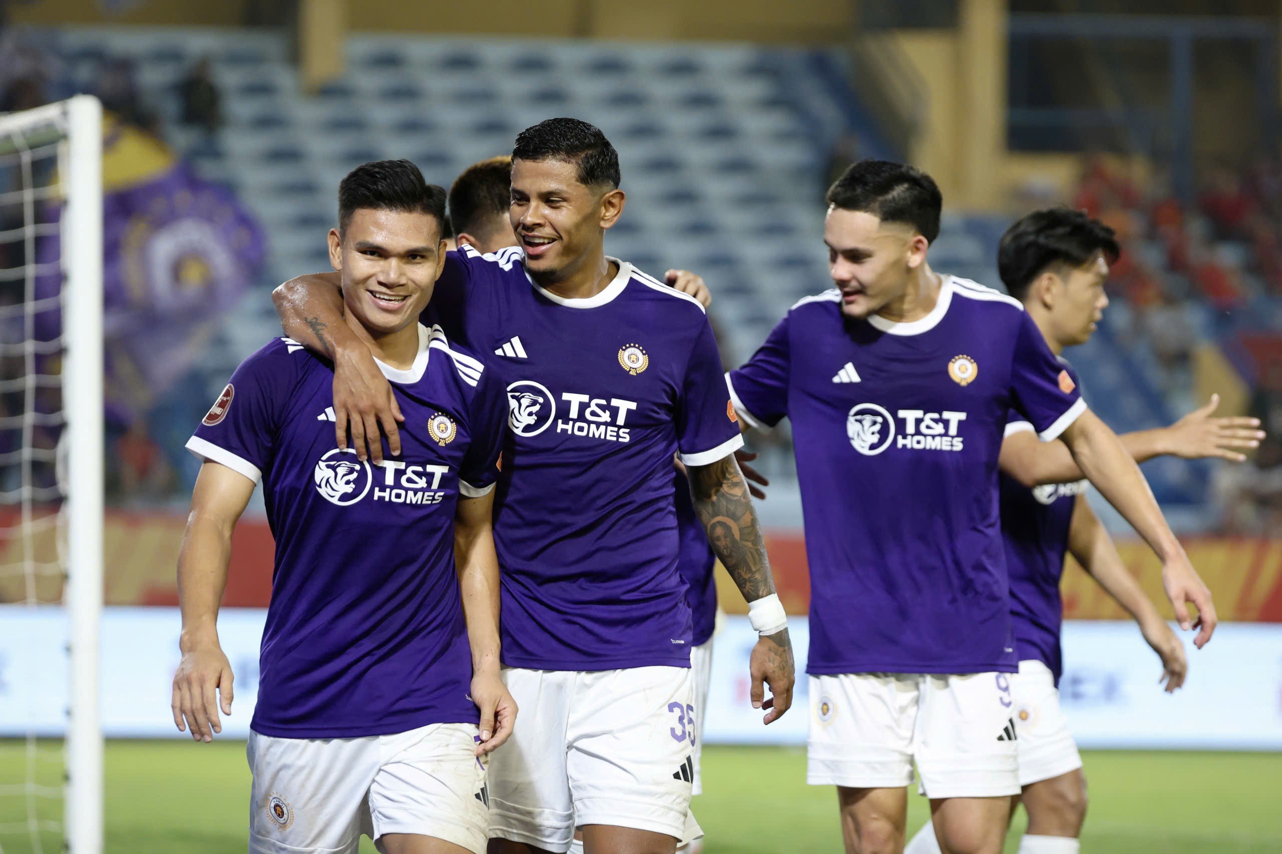 Hà Nội FC đánh bại CAHN ở trận derby Thủ đô
