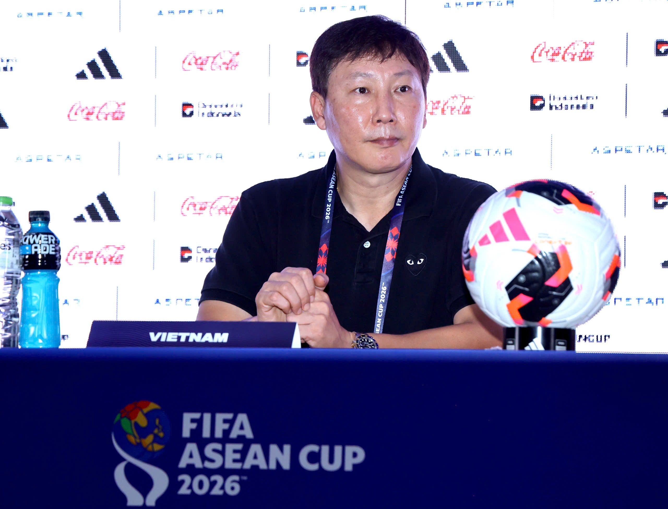 HLV Kim Sang-sik: Tôi thấy xấu hổ vì trận thua Thai Lan