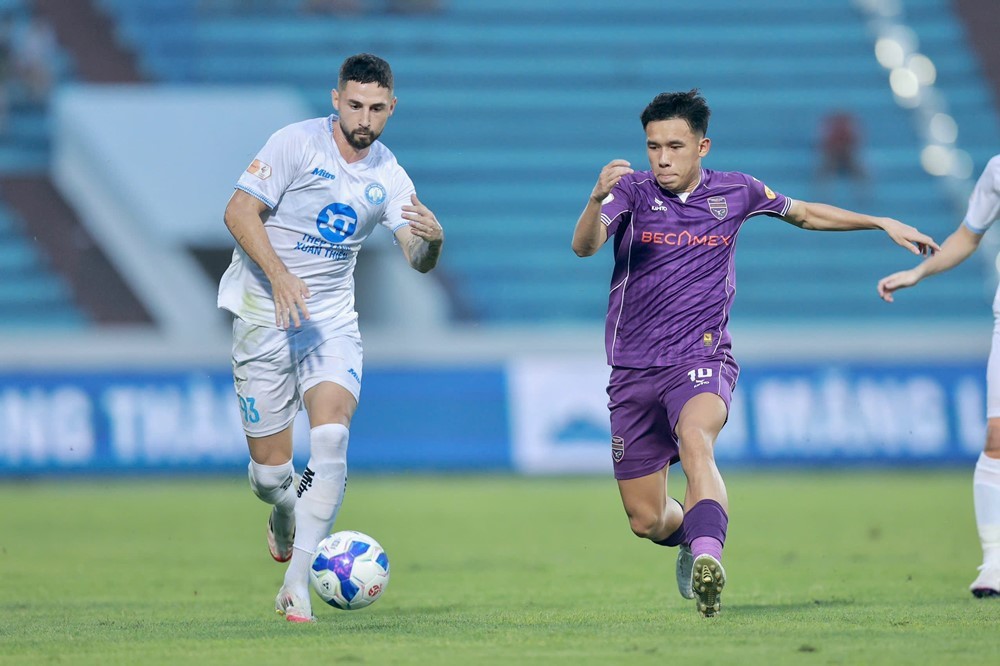 Kết quả V-League: Thắng đậm Bình Dương, Nam Định xây chắc ngôi đầu bảng