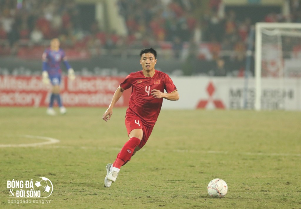 Thể Công Viettel giữ chân trung vệ tuyển Việt Nam