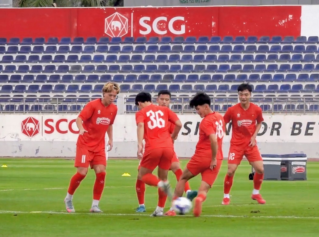 HLV Kim Sang Sik tính đường dài cho bóng đá Việt Nam