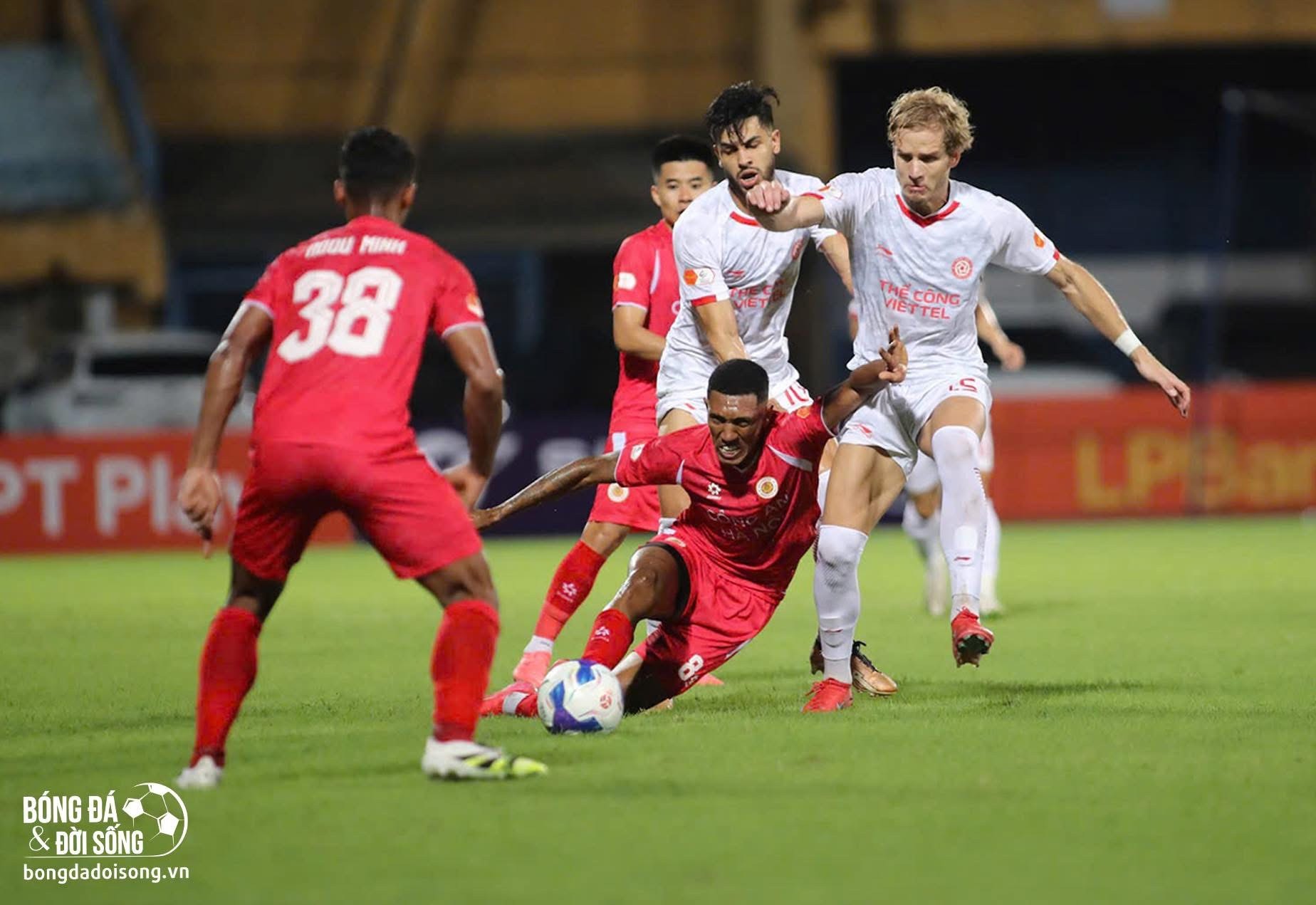 Công an Hà Nội và Thể Công Viettel chia điểm trong trận mở màn V-League 2025/26