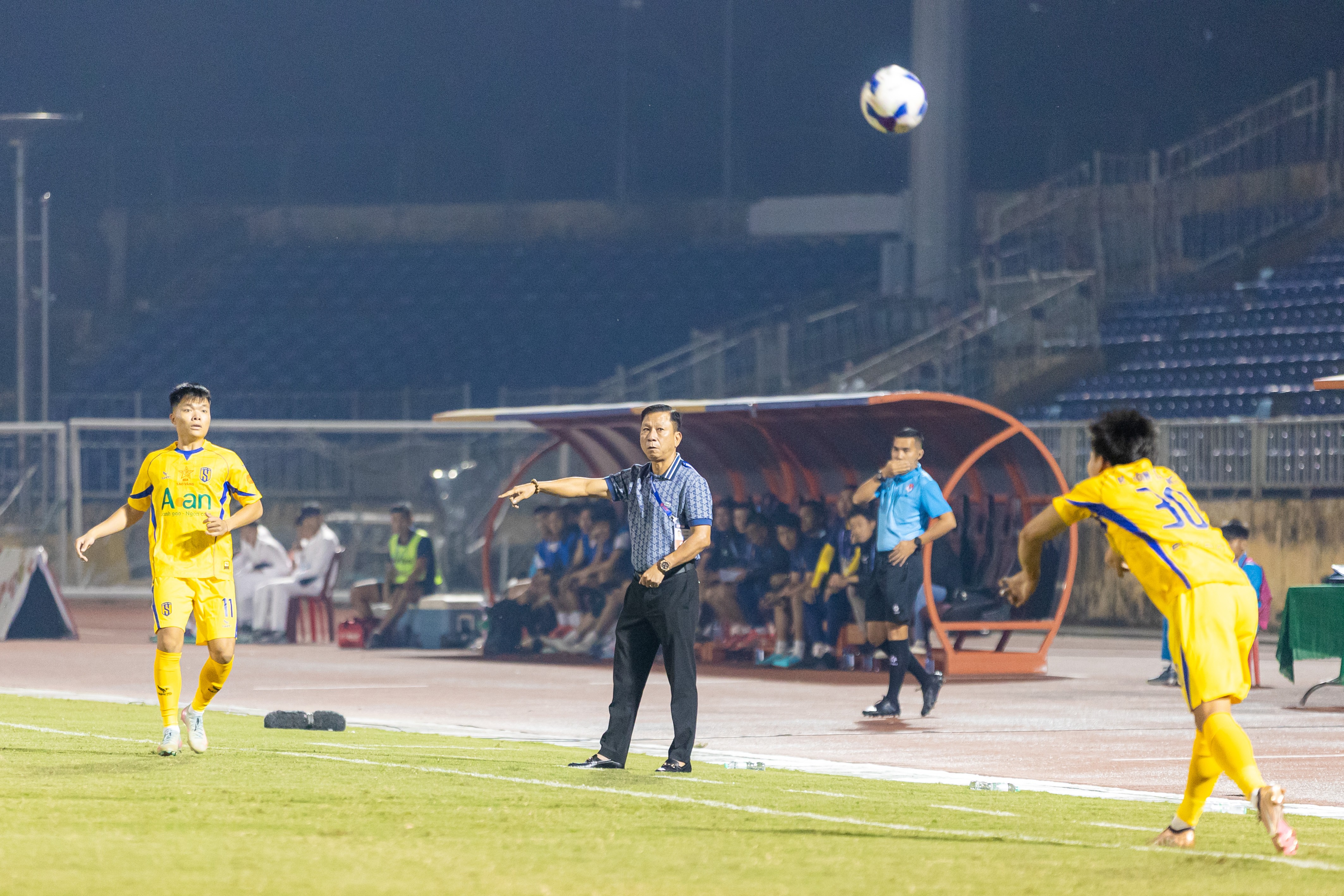 HLV Văn Sỹ Sơn chỉ rõ nguyên nhân khiến SLNA gục ngã trước Thanh Hoá