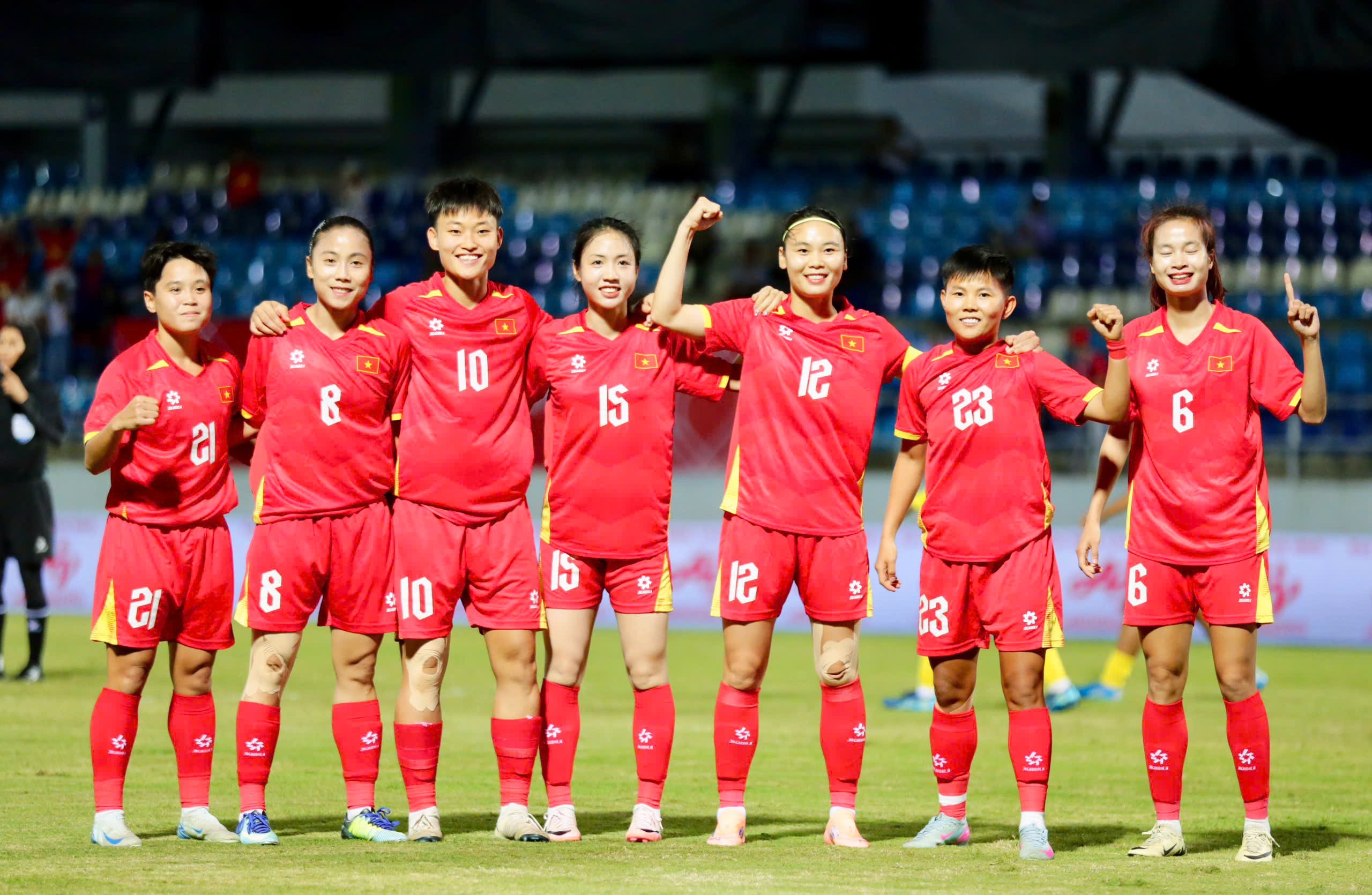 Hàng công thăng hoa, tuyển nữ Việt Nam thắng đậm trận ra quân SEA Games 33