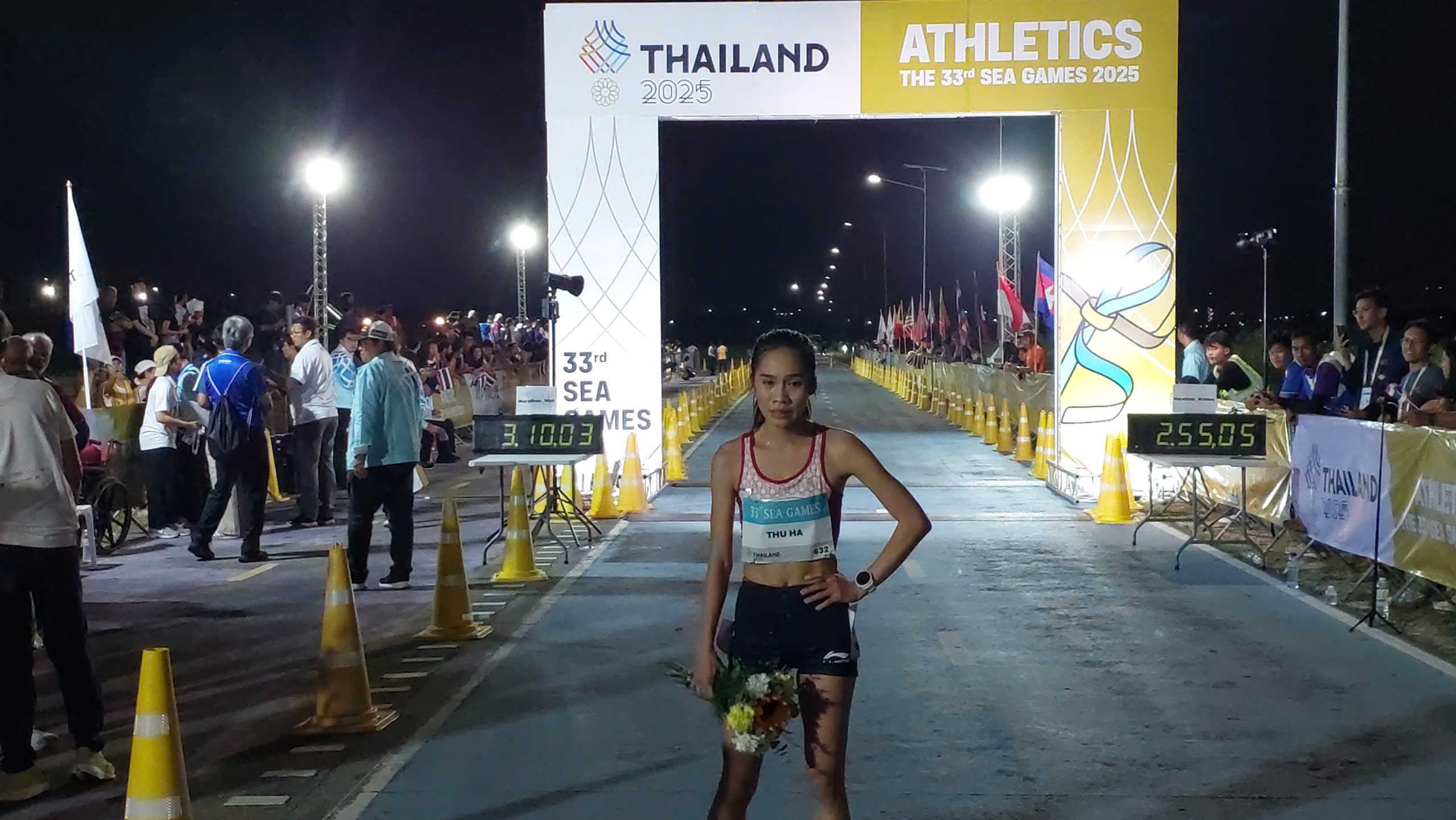 Trực tiếp thi đấu SEA Games 33 ngày 14/12: VĐV Điền kinh bất ngờ ngất khi sắp gianh huy chương