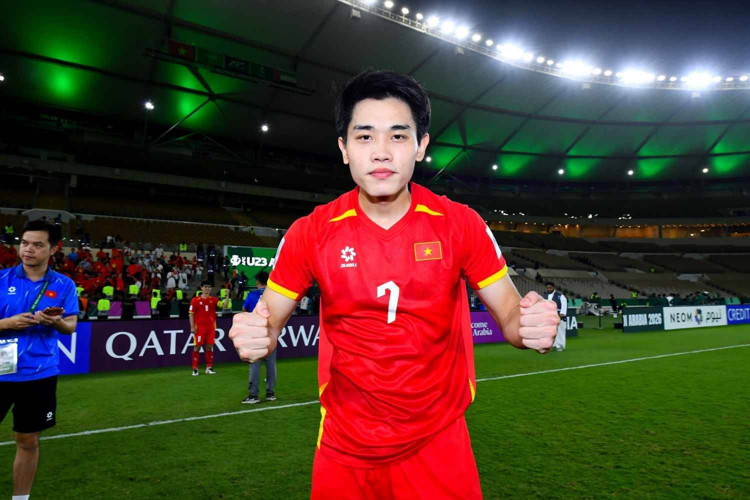 Người hùng Đình Bắc nói lời đặc biệt sau khi giành vé vào bán kết giải châu Á