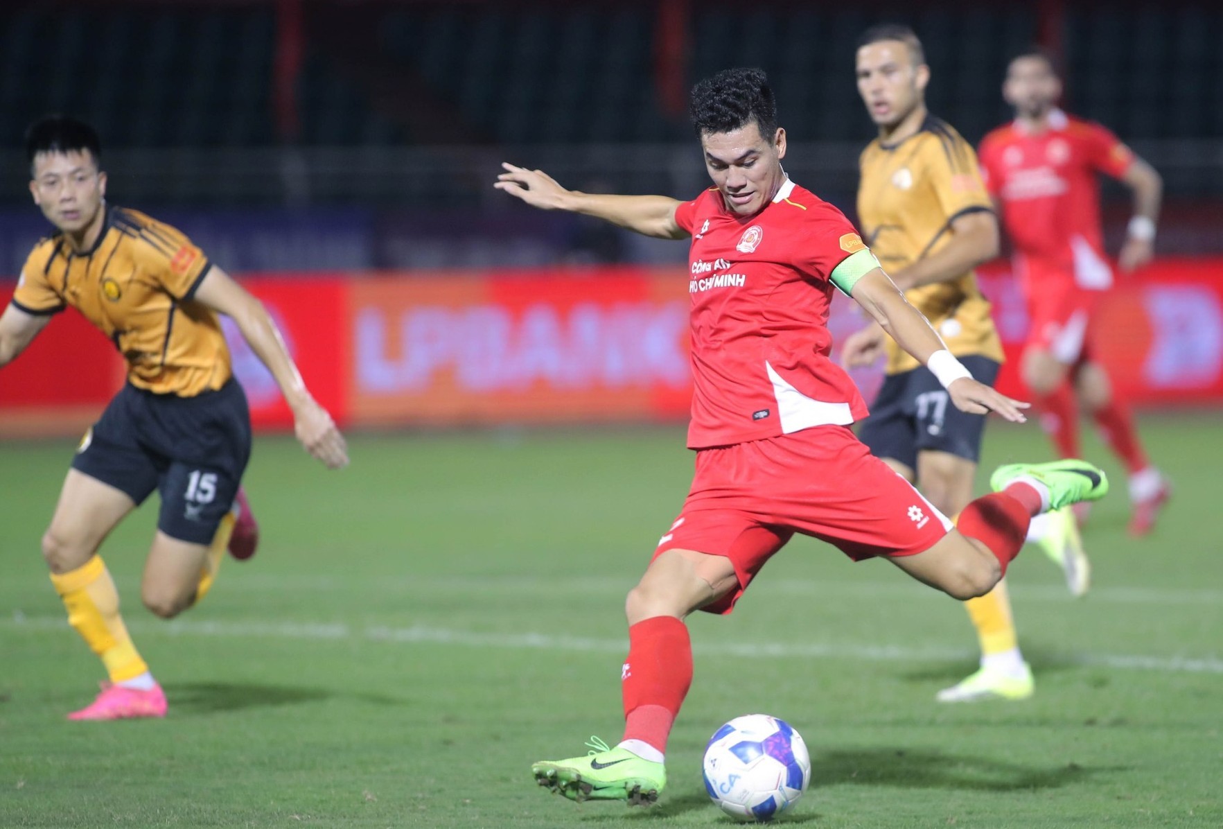 Tiền đạo Tiến Linh “tịt ngòi”, nỗi lo từ chấn thương kéo dài