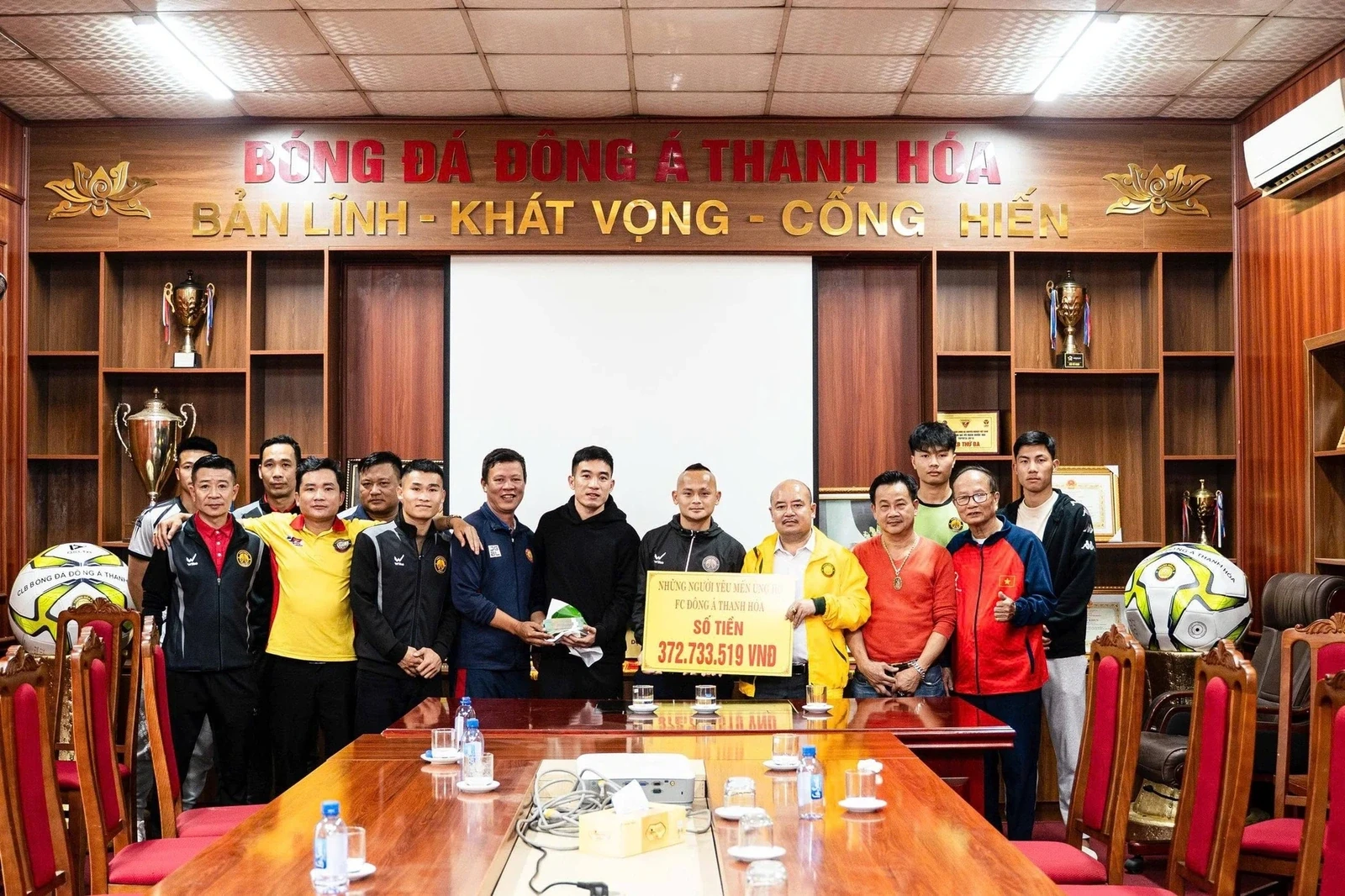 CLB Thanh Hóa nhận gần 400 triệu từ người hâm mộ trong lúc khó khăn