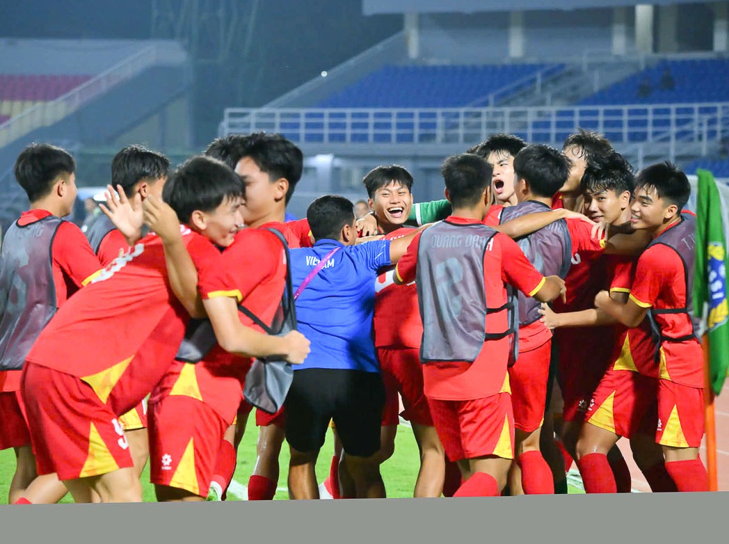 Thắng cảm xúc Australia, U17 Việt Nam giành vé vào chung kết giải ĐNA