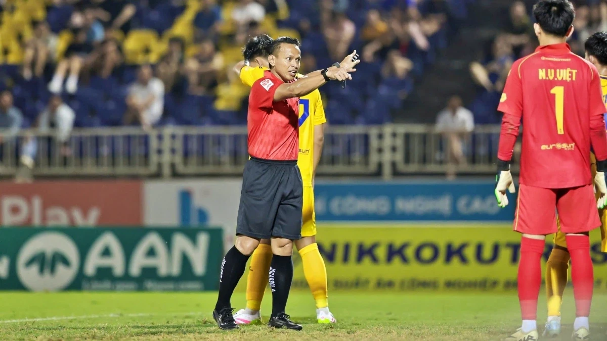 Vòng 20 V-League: Trọng tài ngoại cầm còi hai trận đấu tâm điểm