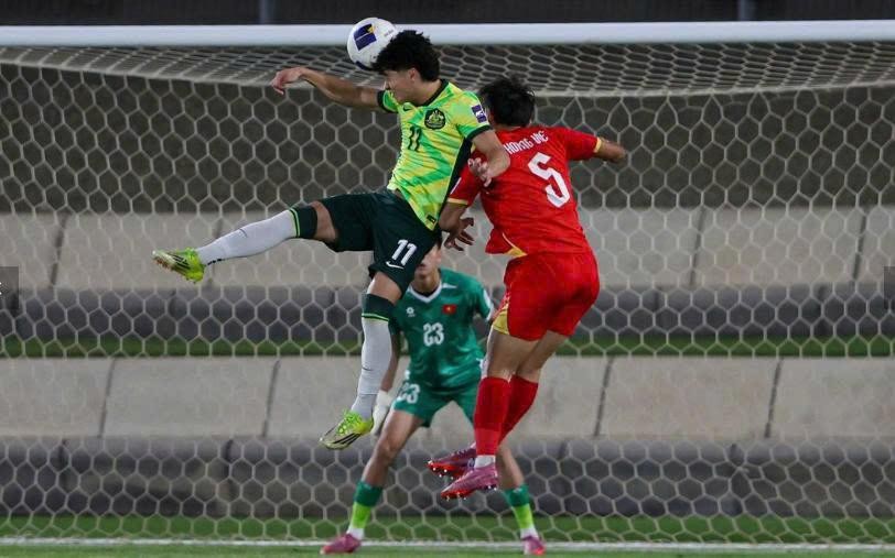 Sao trẻ Việt kiều gây chú ý sau màn trình diễn trước U17 Việt Nam