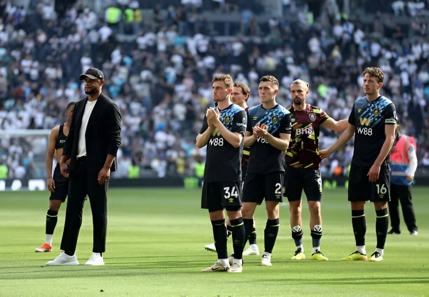 Xác định cái tên thứ hai 'cuốn gói' khỏi Ngoại hạng Anh