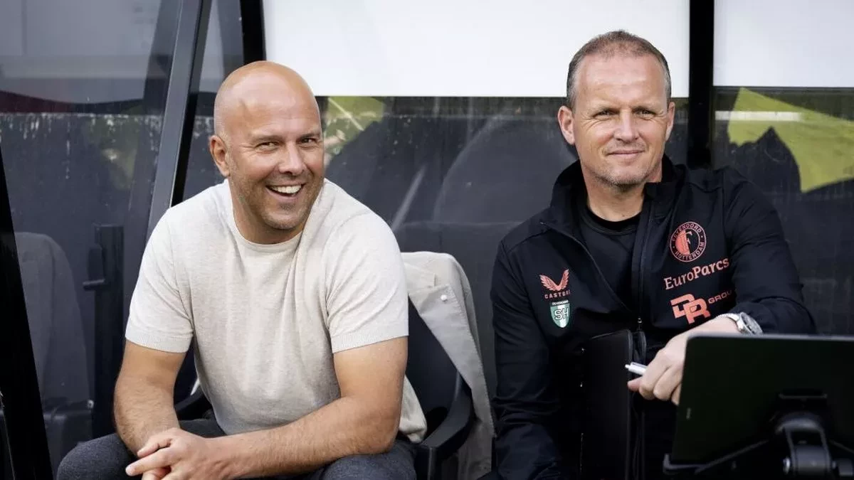 Trợ lý của Arne Slot từ chức khỏi vị trí tại Euro 2024 để đẩy nhanh việc chuyển sang Liverpool