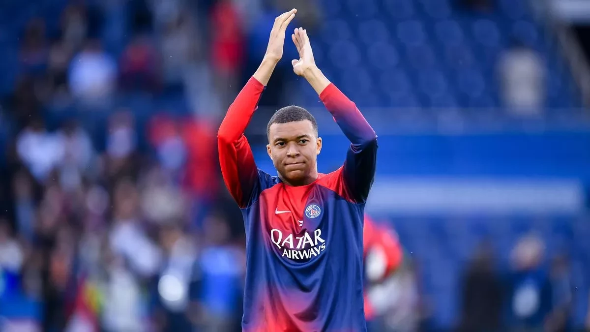 Kylian Mbappe và Chủ tịch PSG xảy ra xung đột trong cuộc tranh luận về quyết định rời khỏi câu lạc bộ