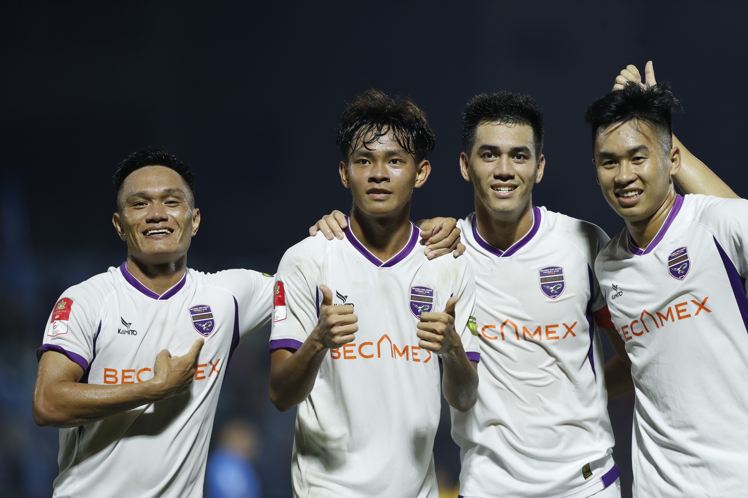 Tiến Linh ghi ban, Bình Dương vươn lên top 3 V.League 2023/24.