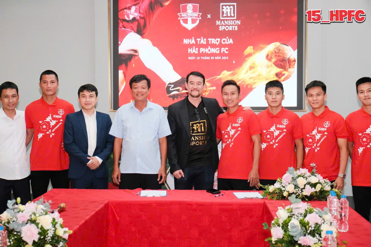 HLV Chu Đình Nghiêm phát biểu đầy quyết tâm trong lễ xuất quân của CLB Hải Phòng