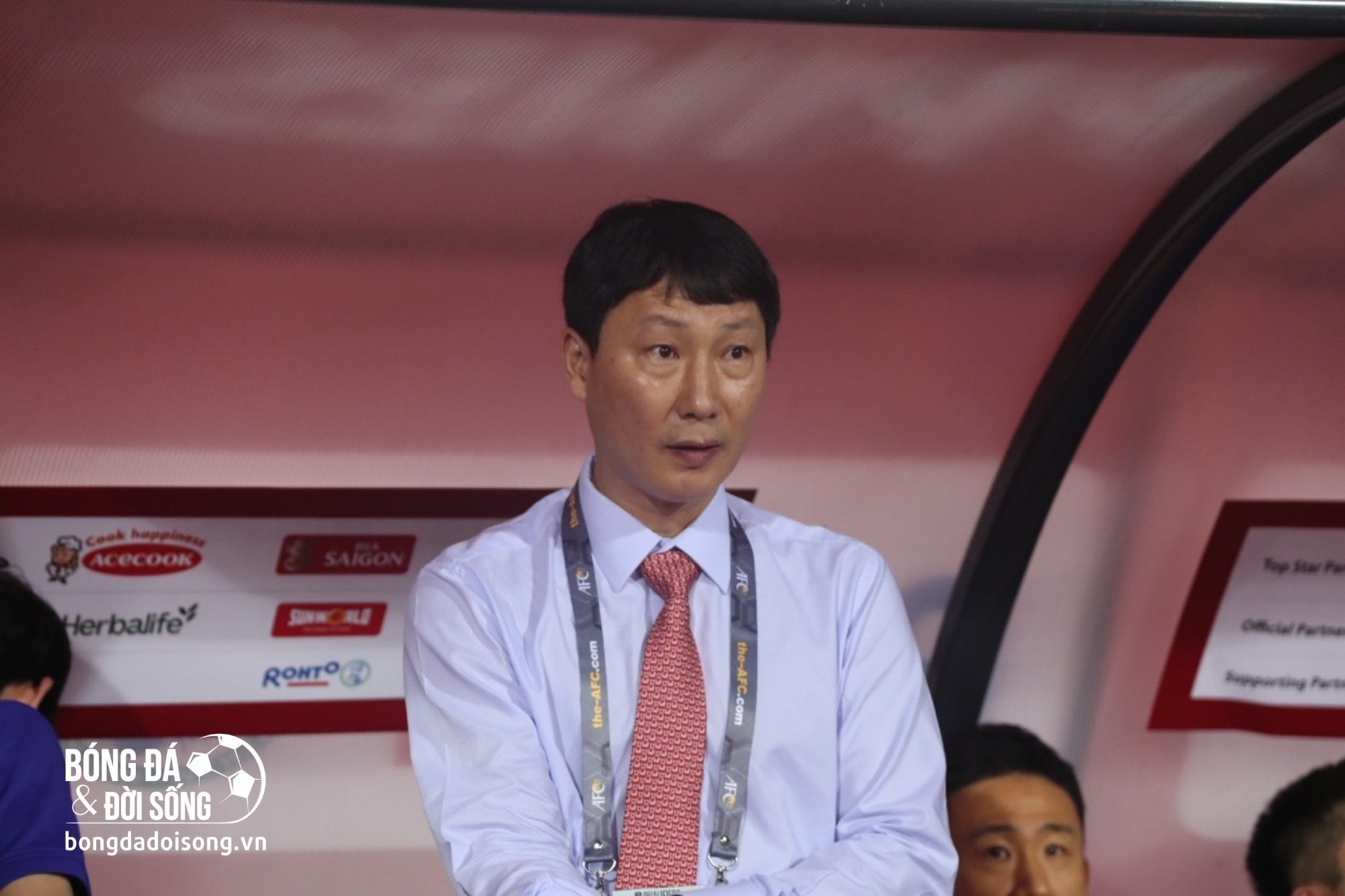 HLV Kim Sang Sik: "Tôi đến với bóng đá chỉ vì... sữa và bánh mì"