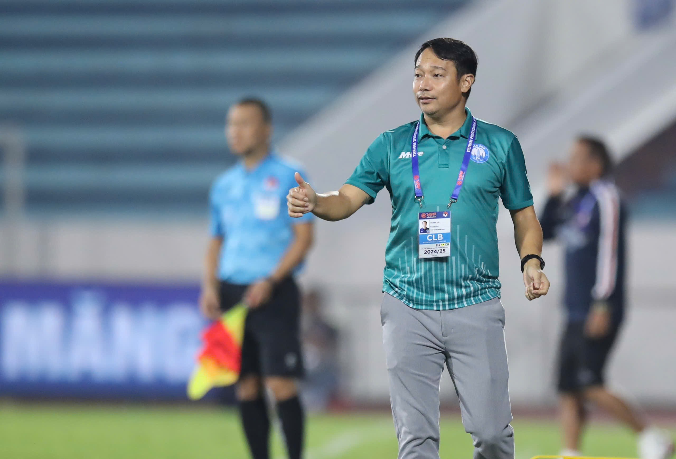 Thay người tài tình, HLV Vũ Hồng Việt cùng Nam Định đại thắng Đà Nẵng