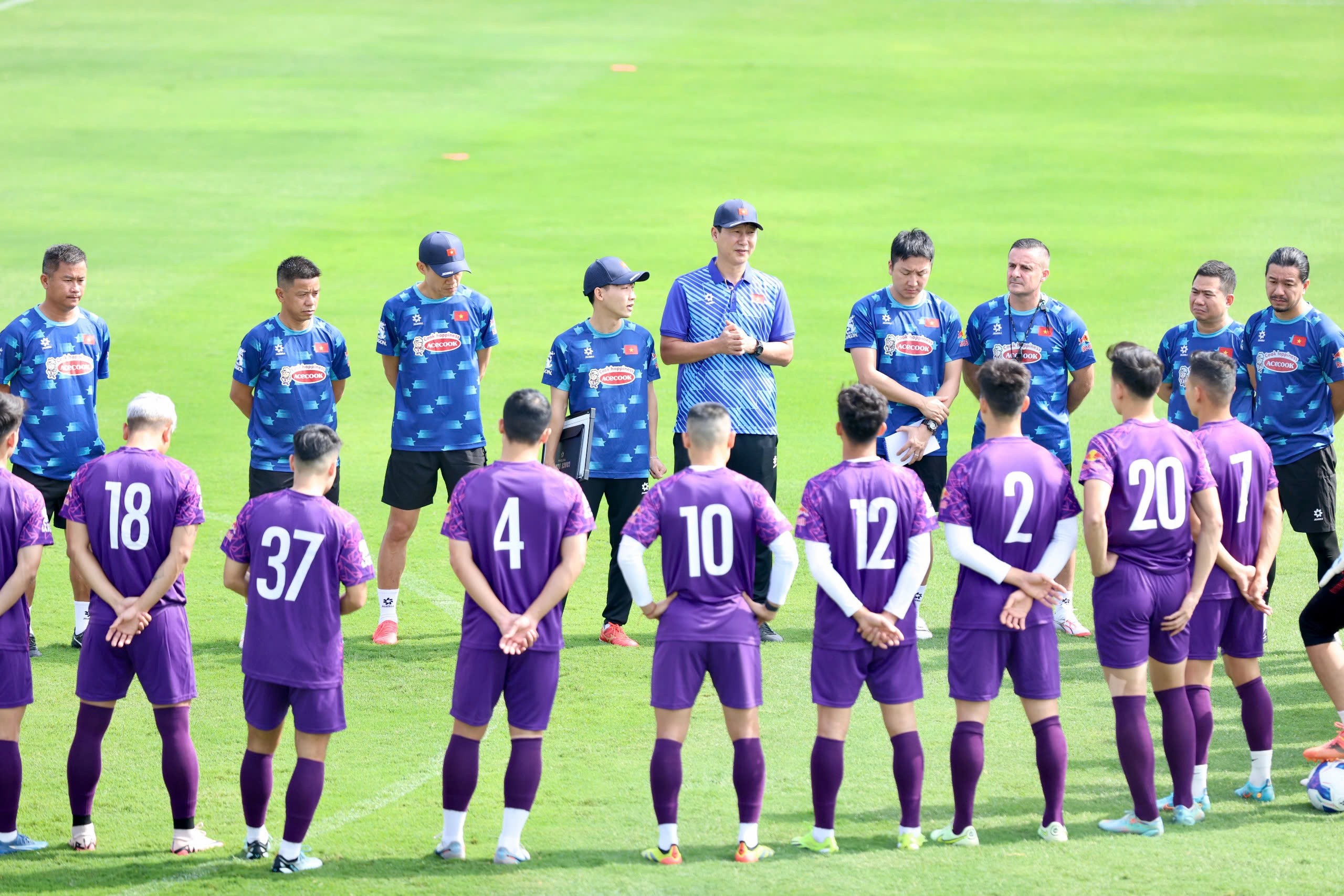 VFF không can thiệp vào việc gọi cầu thủ lên tuyển của HLV Kim Sang Sik