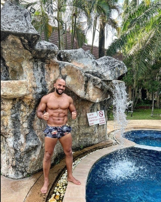 Người hâm mộ bất ngờ trước thủ thuật ‘tàng hình’ của vệ sĩ Messi