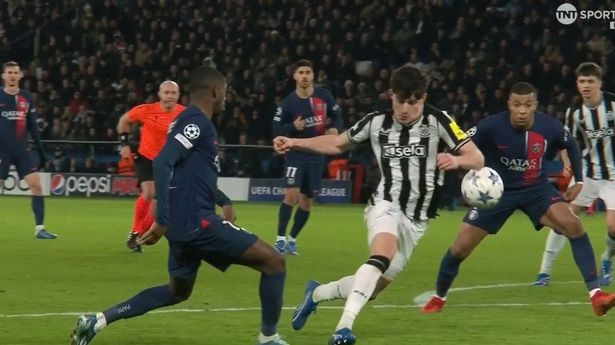 Sao Newcastle tiếc nuối khi bị gỡ hòa PSG bởi quả 11m nghiệt ngã