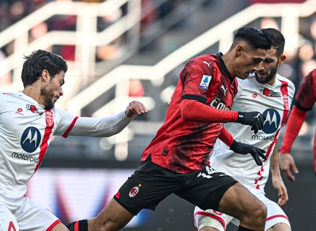 Thắng hủy diệt, AC Milan bỏ xa Napoli