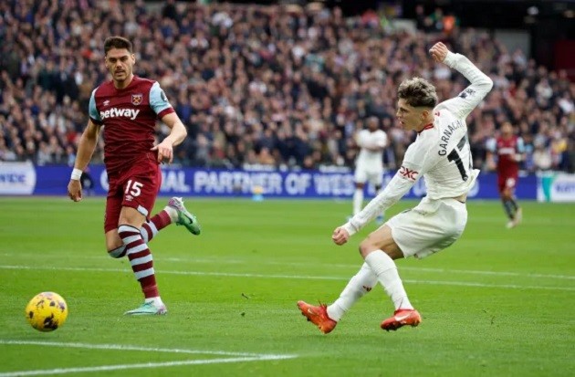 Garnacho bỏ lỡ khó tin, fan M.U nổi trận lôi đình với Ten Hag