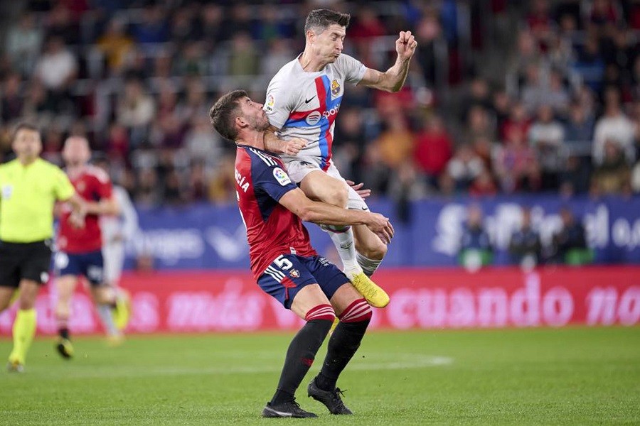 UEFA tàn nhẫn, Barca nguy cơ khỏi đá 1/8 Champions League