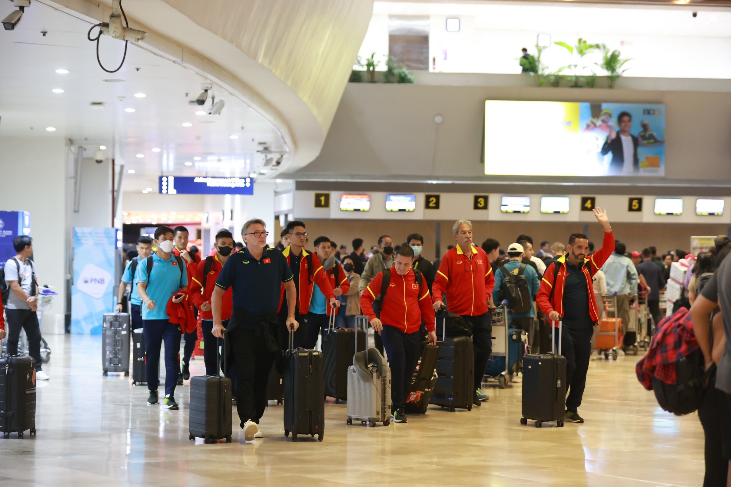 ĐT Việt Nam lên đường về nước, chuẩn bị tiếp đón Iraq trên sân nhà