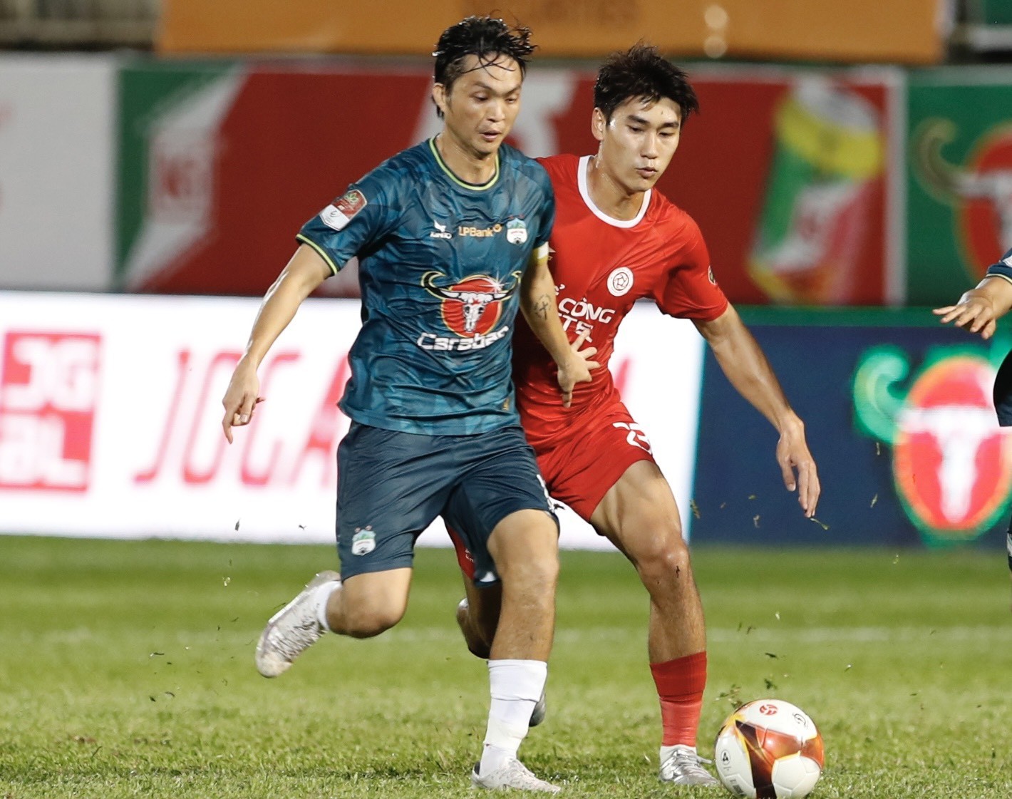 Thua Thể Công - Viettel trên sân nhà, HAGL tiếp tục chìm sâu dưới đáy BXH
