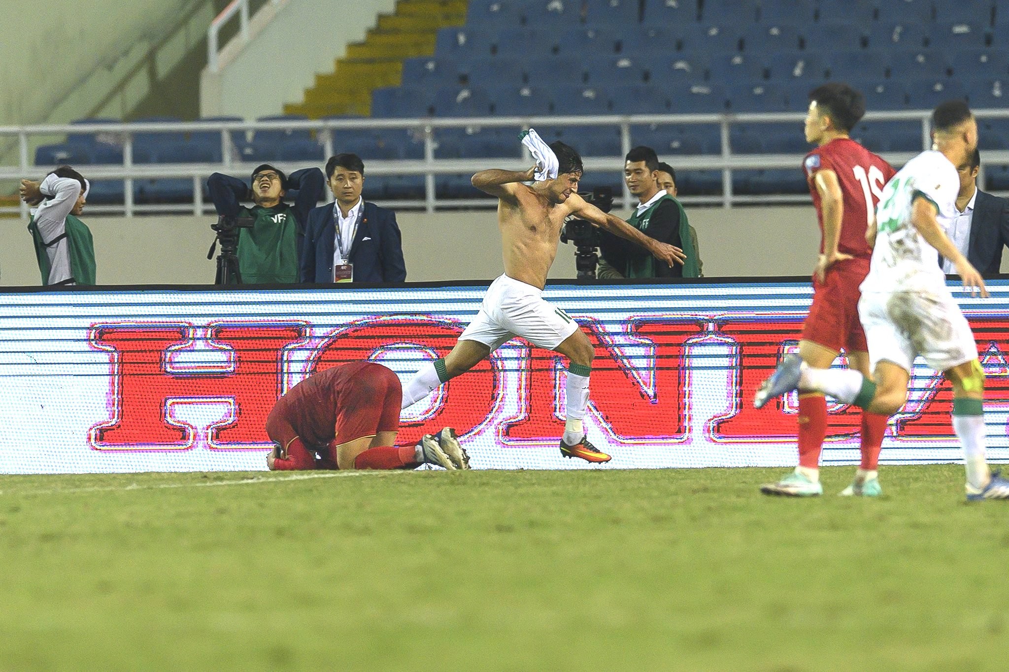 Nhìn lại trân thua đầy tiếc nuối của đội tuyển Việt Nam