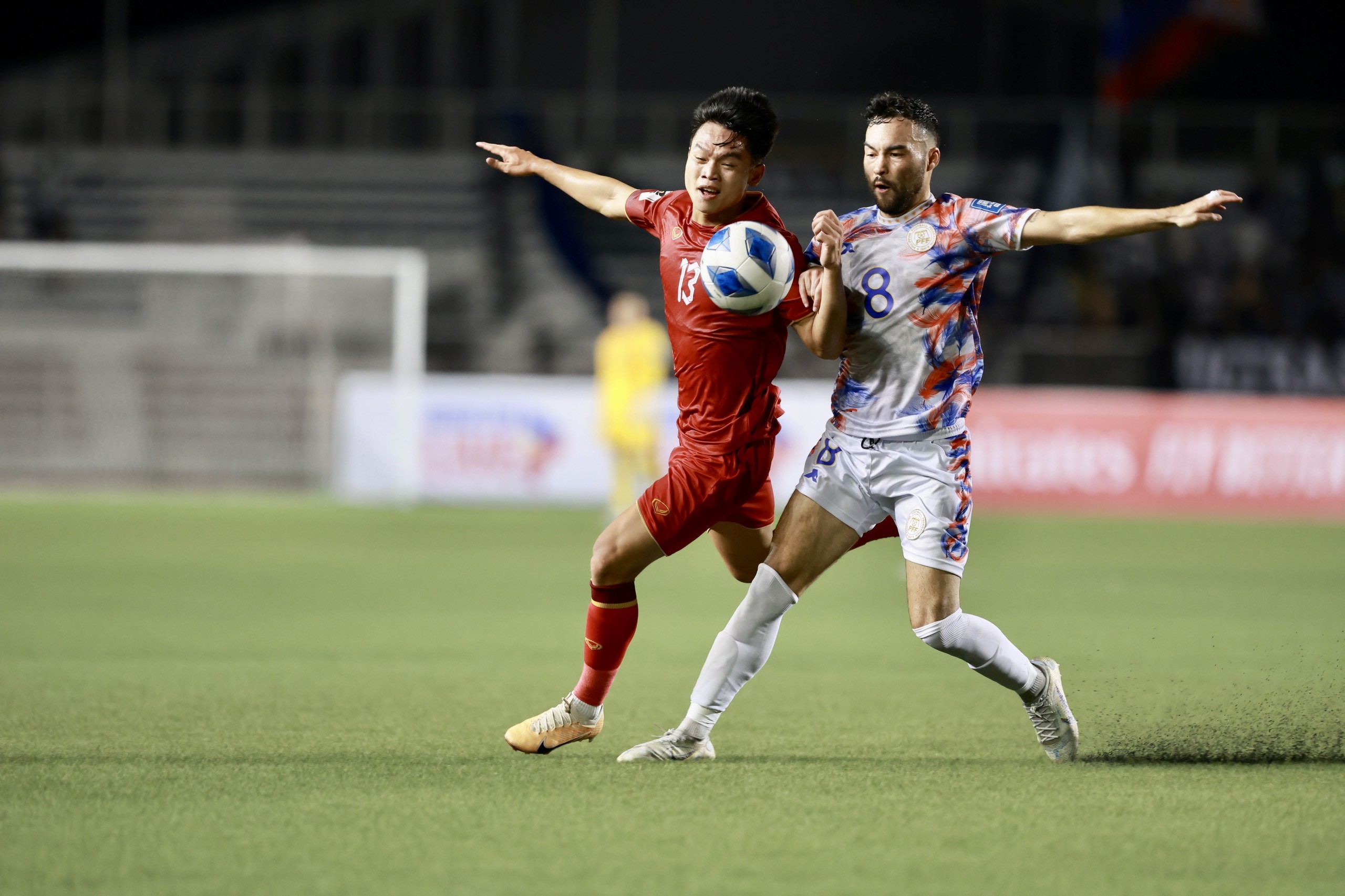 HLV Michael Weiss công nhận Việt Nam có đẳng cấp khác biệt Philippines