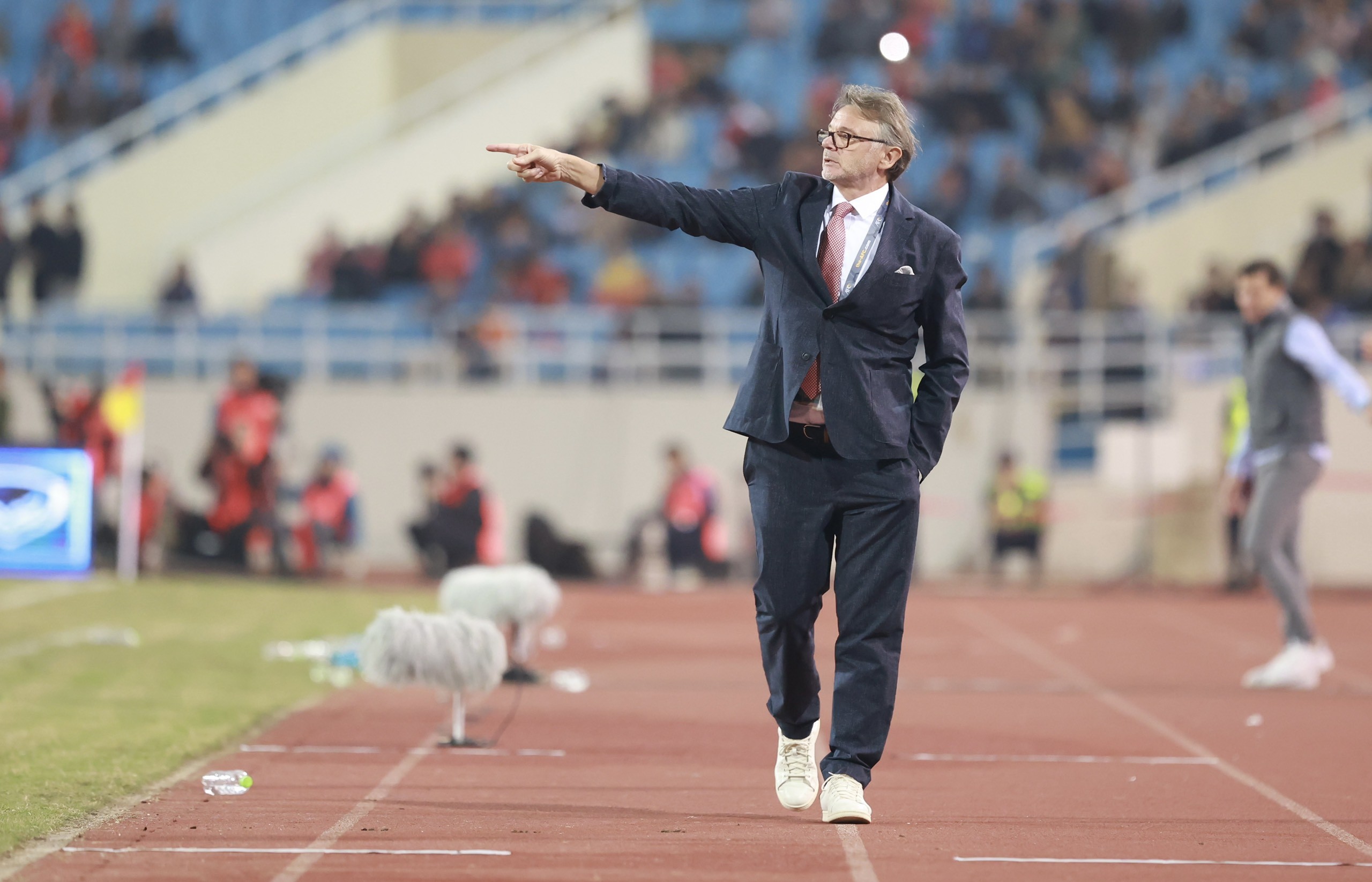 HLV Philippe Troussier tự hào về tinh thần và sự nỗ lực của các học trò