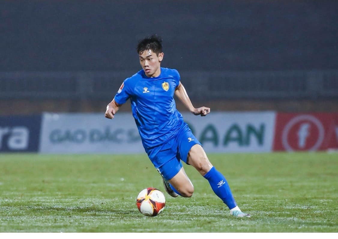 HLV Văn Sỹ Sơn: “Kỹ luật Đình Bắc vì tương lai của cậu ấy”