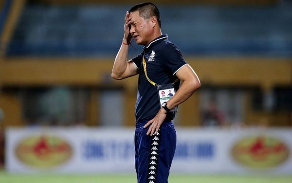 NÓNG: CLB Hà Nội bất ngờ thay tướng sau trận thua Đà Nẵng