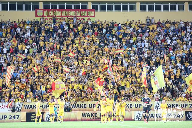 Thiên trường 'nổ tung' sau pha nâng tỷ số của Nam Định