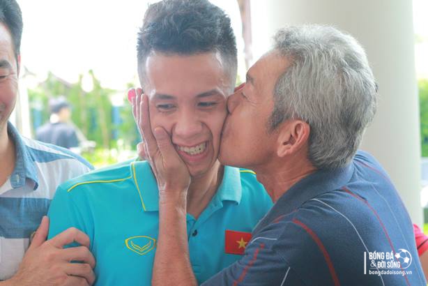 tang qua doi tuyen viet nam 3