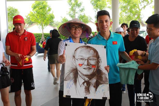 tang qua doi tuyen viet nam 7