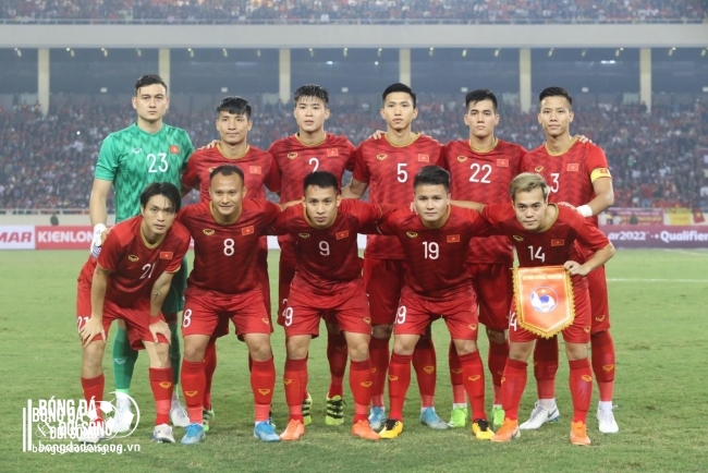 Cùng xem đội hình của đội tuyển Việt Nam và Thái Lan trước trận đấu. Nhiều cái tên quen thuộc sẽ xuất hiện trên sân cùng những cầu thủ mới. Đây sẽ là cuộc so tài đầy kịch tính và bạn sẽ được đắm chìm trong không khí thể thao.