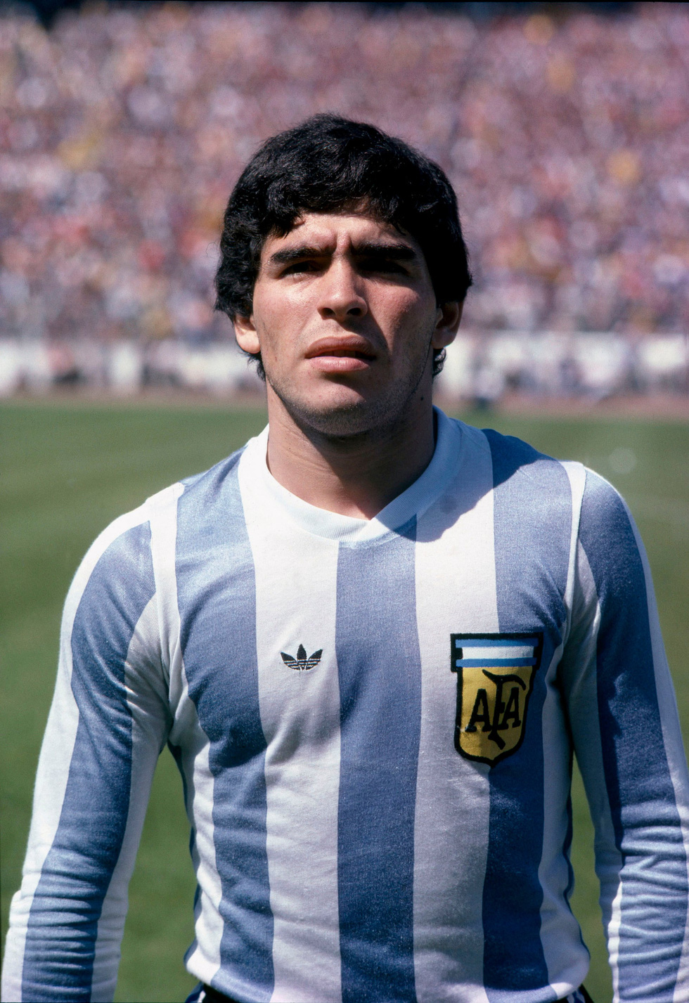 Maradona trong màu áo tuyển Argentina vào năm 1979, khi ông 19 tuổi - Ảnh: GETTY IMAGES
