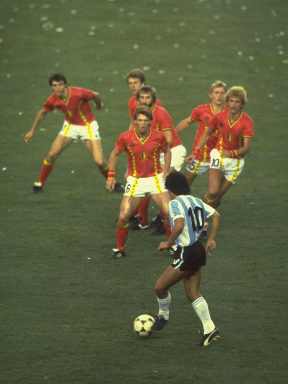 Lần đầu tiên mà Maradona góp mặt tại một kỳ World Cup là vào năm 1982. Ngay lập tức, ông đã được trao chiếc áo số 10 khi chỉ mới 21 tuổi - Ảnh: AFP