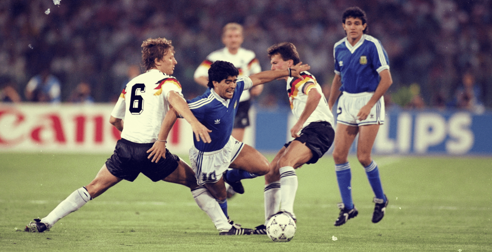 4 năm sau, Argentina một lần nữa vào chung kết tại World Cup 1990. Nhưng lần này, ông và các đồng đội phải nhận thất bại trước người Đức - Ảnh: GETTY