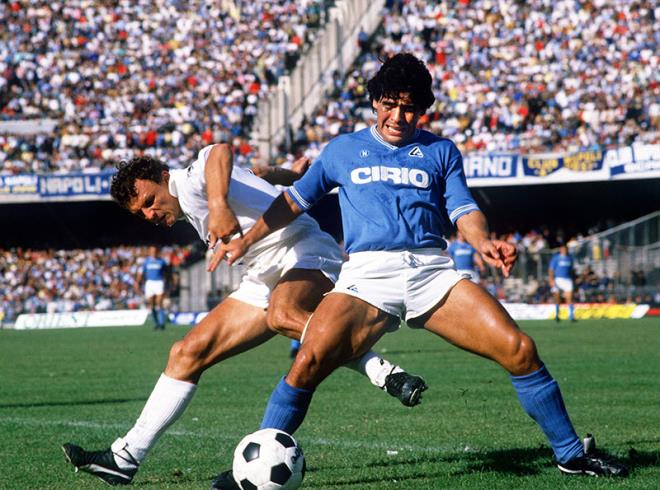 Diego Maradona: Huyền thoại bất tử của bóng đá thế giới, vị thánh ở Napoli - 5