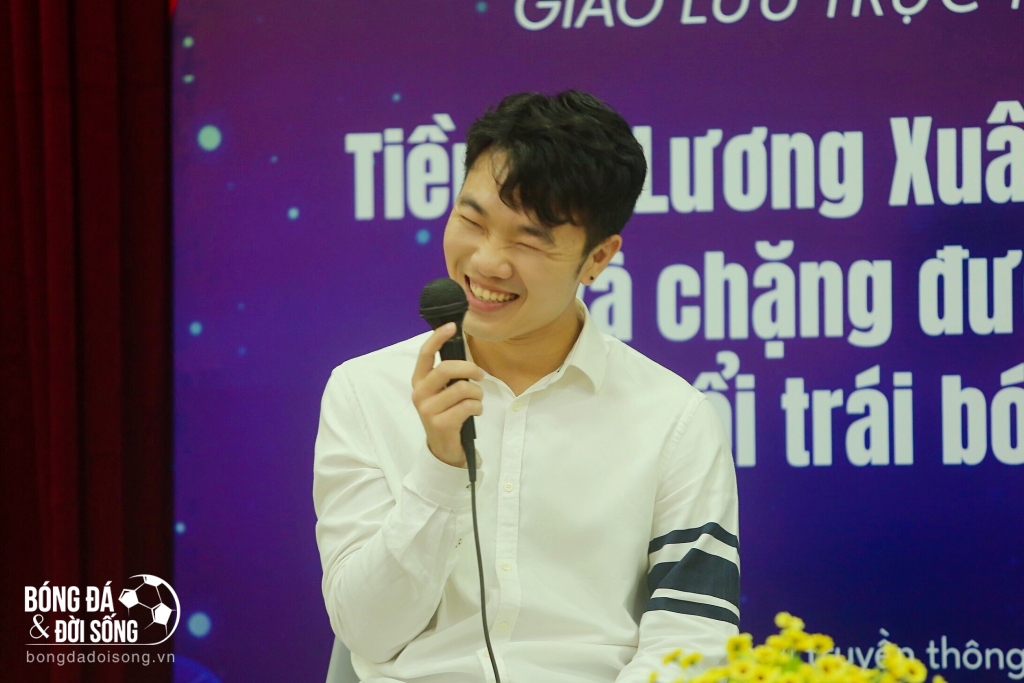 Trước khi học viện bóng đá HAGL mình cũng hơi lo sợ. Khi được vào đó để tuyển vòng chung kết mình có hỏi bố mẹ là trong đó có nhà xây chưa, hay là chỉ có nhà sàn, voi... Khi vào trong đó thì mình thấy rất thơ mộng và hợp với mình. 3 tính từ miêu tả Gia Lai: màu mỡ, thơ mộng, tình cảm. Người dân Gia Lai sống rất tình cảm.