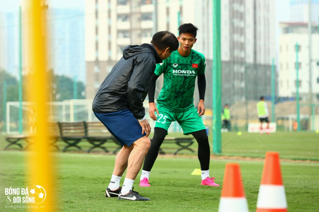 Ở đợt tập trung lần này, HLV Park Hang Seo đã triệu tập 24 cầu thủ trong đó có 2 thủ môn là Trịnh Xuân Hoàng (CLB Thanh Hóa) và Trần Liêm Điều (CLB DNH Nam Định).