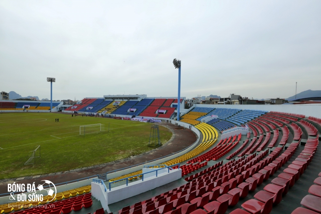 Sau khi nâng cấp và đưa vào sử dụng, sân Cẩm Phả phù hợp với tiêu chuẩn tổ chức các trận đấu của Liên đoàn Bóng đá châu Á.