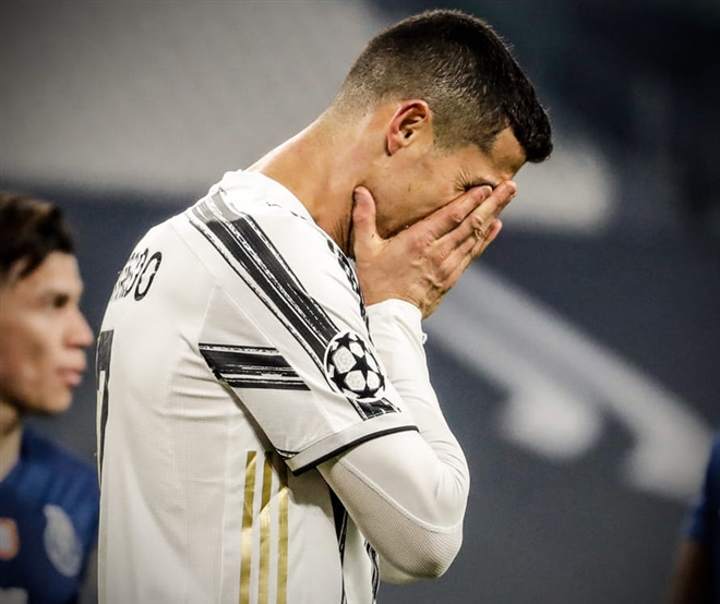 Juventus bị loại sớm khỏi Champions League: Thảm họa của Ronaldo  - 1