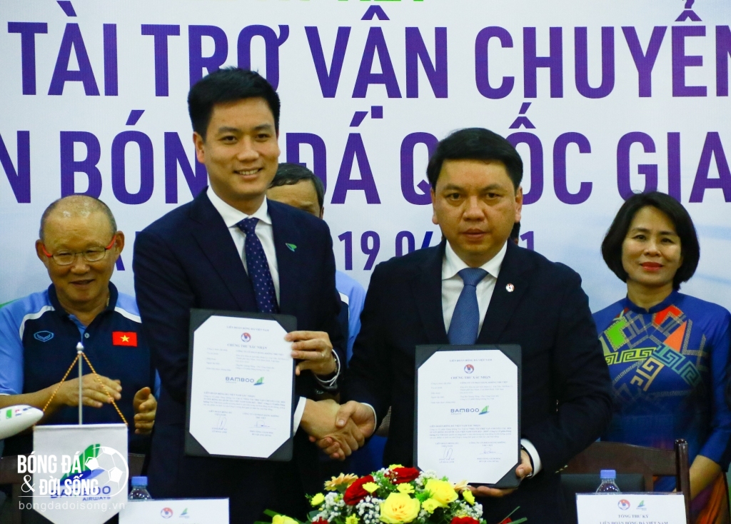 Lễ ký kết tài trợ giữa Liên đoàn bóng đá Việt Nam (VFF) và Bamboo Airways