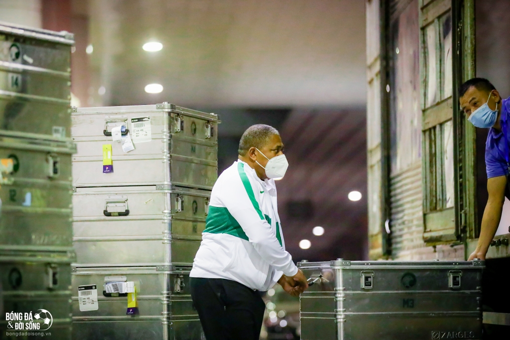 Đội tuyển Saudi Arabia mang 9 tấn hành lý đến Việt Nam