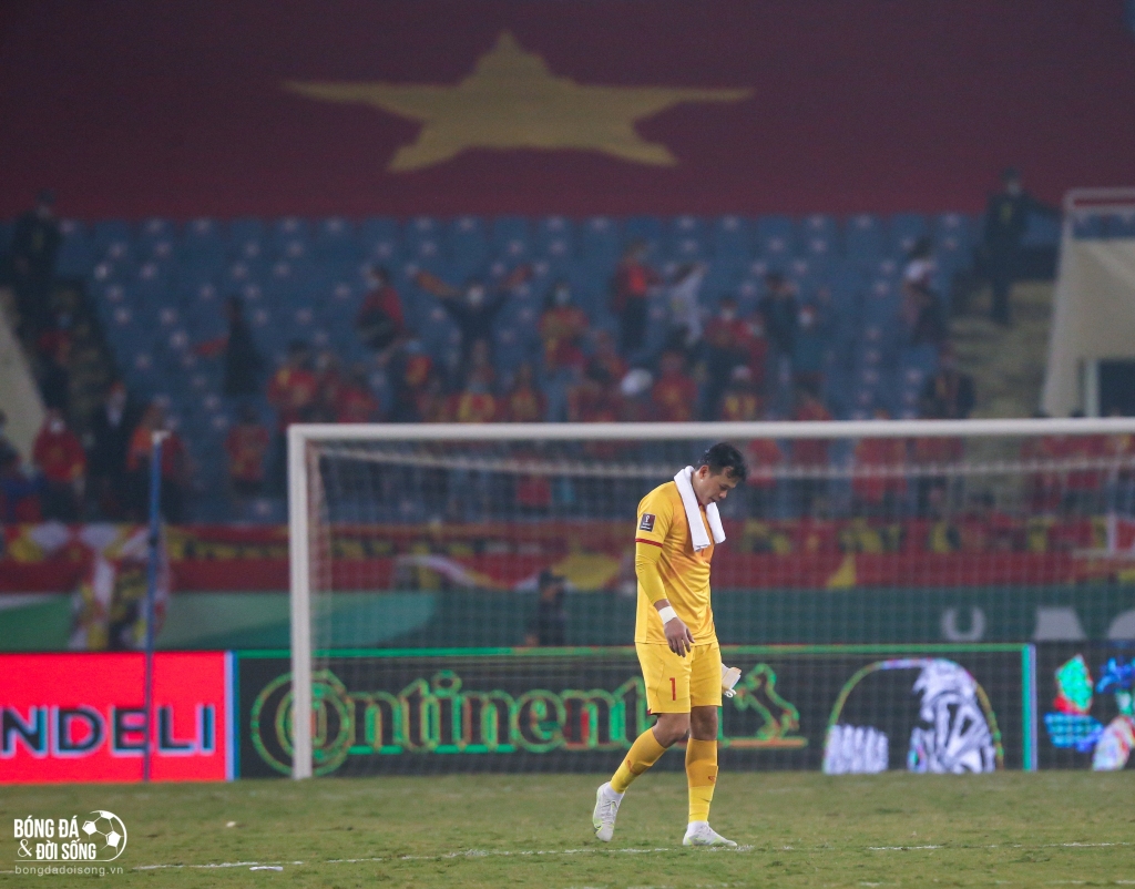 Cựu HLV thủ môn tuyển Việt Nam: Thủ môn họ khổ lắm, áp lực vô cùng nên đừng chê trách Tấn Tường